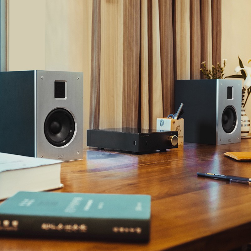 山靈&nbsp;氣動(dòng)式高音無(wú)源音箱&nbsp;JET1，10月27日全網(wǎng)開售，零售價(jià)2798元。EA5+JET1&nbsp;HiFi音響套裝價(jià)7998元，均享受6期免息分期